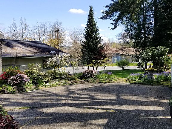 3rd image of 4301 W Lake Sammamish Pkwy NE