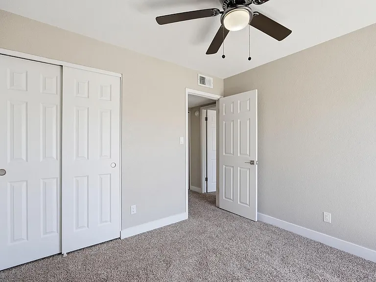 8053 N 32nd Dr — Photo 19