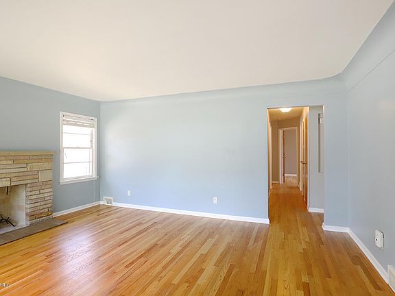 5th image of 1436 Valley Ave NW