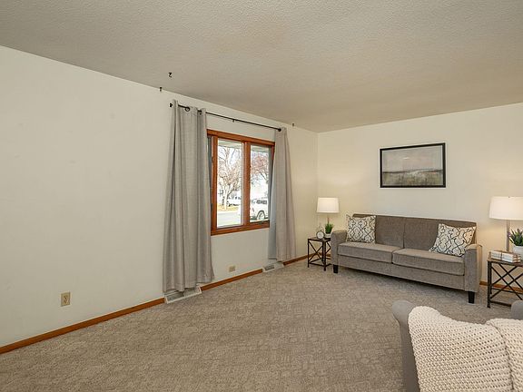 3rd image of 418 3rd Ave SE