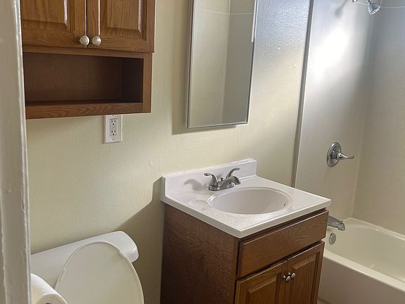 3rd image of 14425 Alburtis Ave APT 4