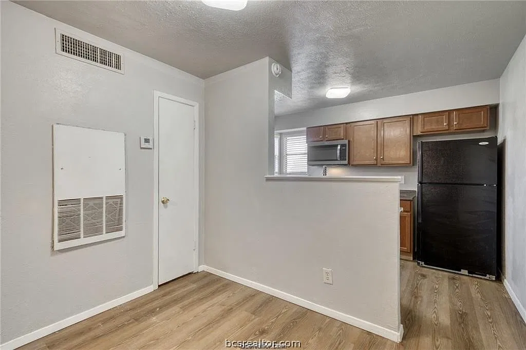 2 bed, 918 sqft, $1,000 — Photo 3