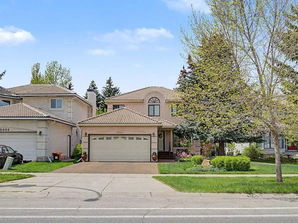 2020 E Sirocco Dr SW, Calgary, AB T3H 2M9
