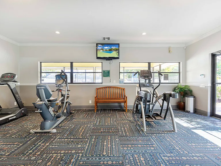 Palm Court at Wellington Apartments — Photo 19