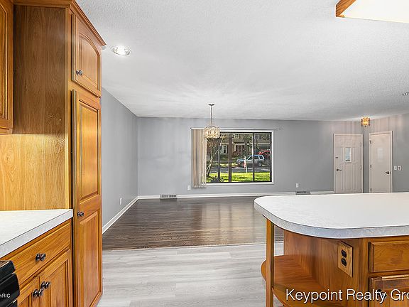 5th image of 295 Lantern Dr NW