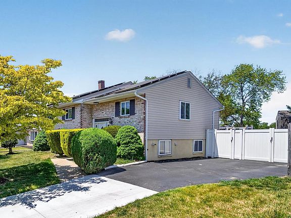 5th image of 306 Shetlands Ln