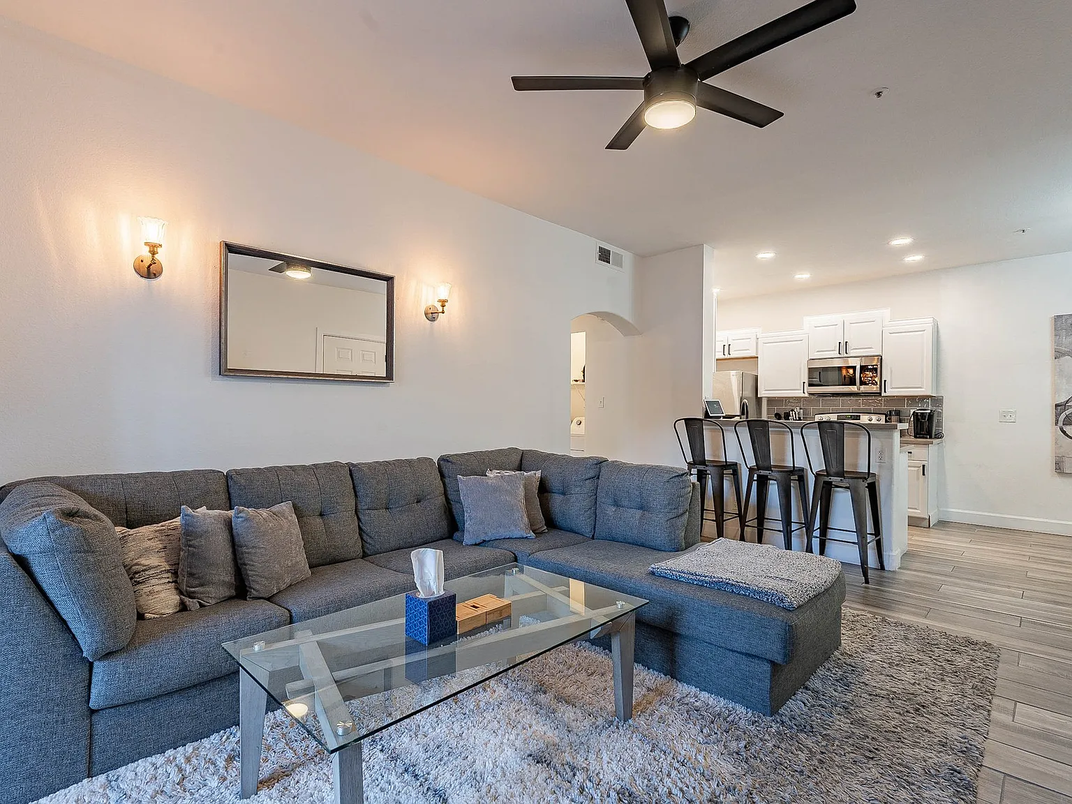 2 bed, 998 sqft, $2,400 — Photo 3