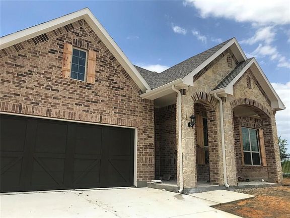 3rd image of 400 Plumeria Dr