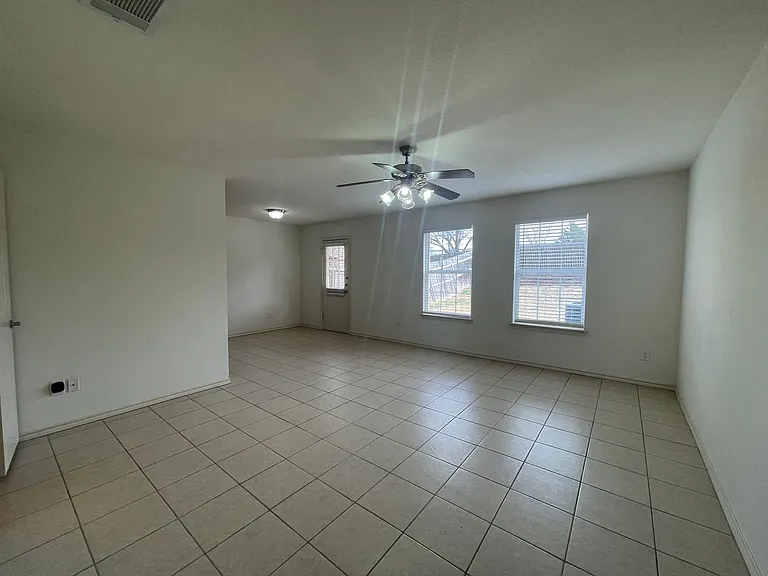 907 Parkplace Rdg — Photo 6