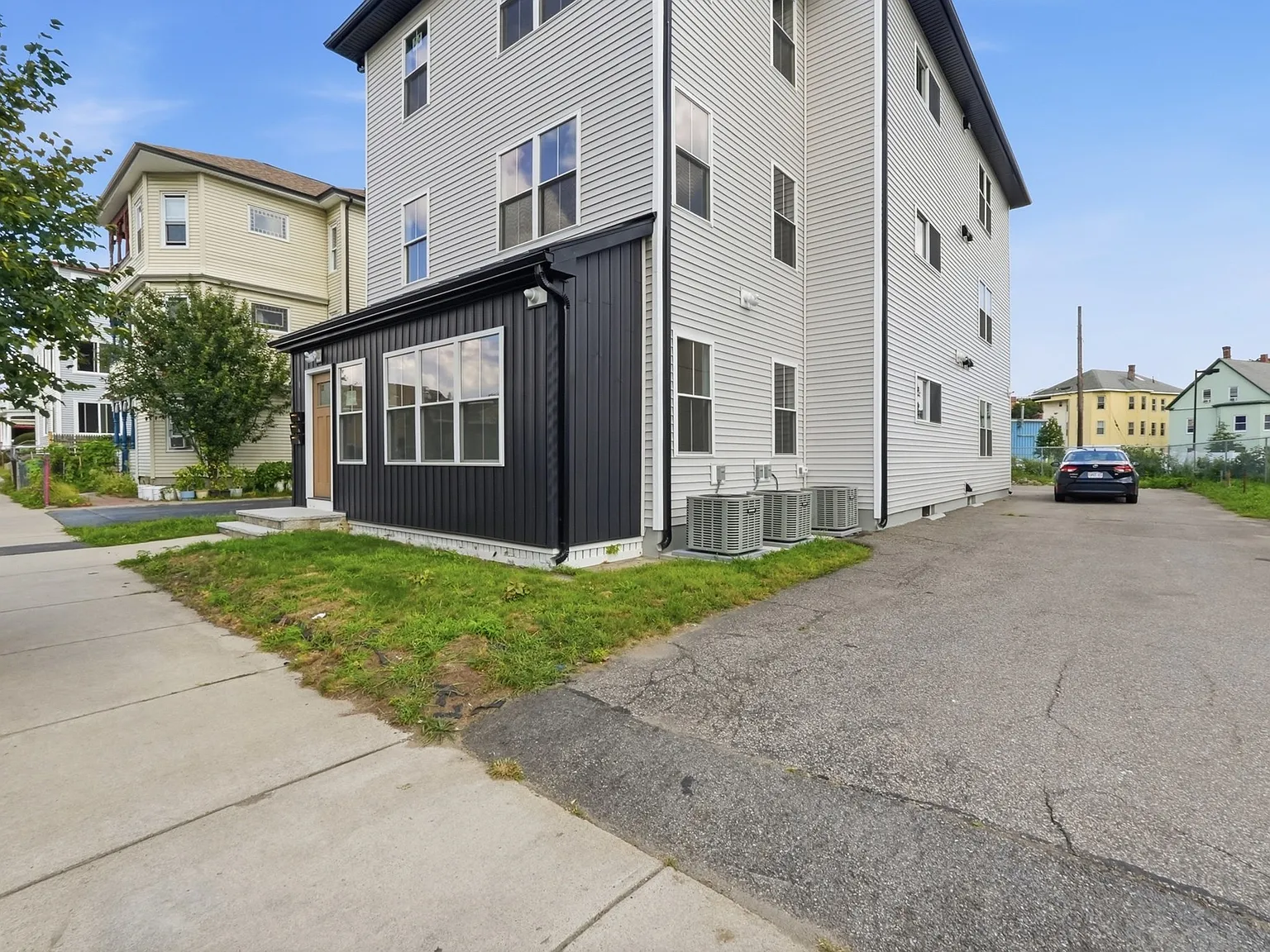 2 bed, 2.0 bath, 1400 sqft, $2,995 — Photo 4