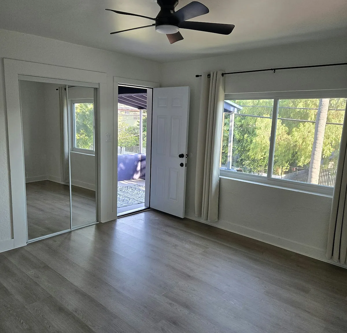 1545 West 30th Street, Unit R2 — Photo 1