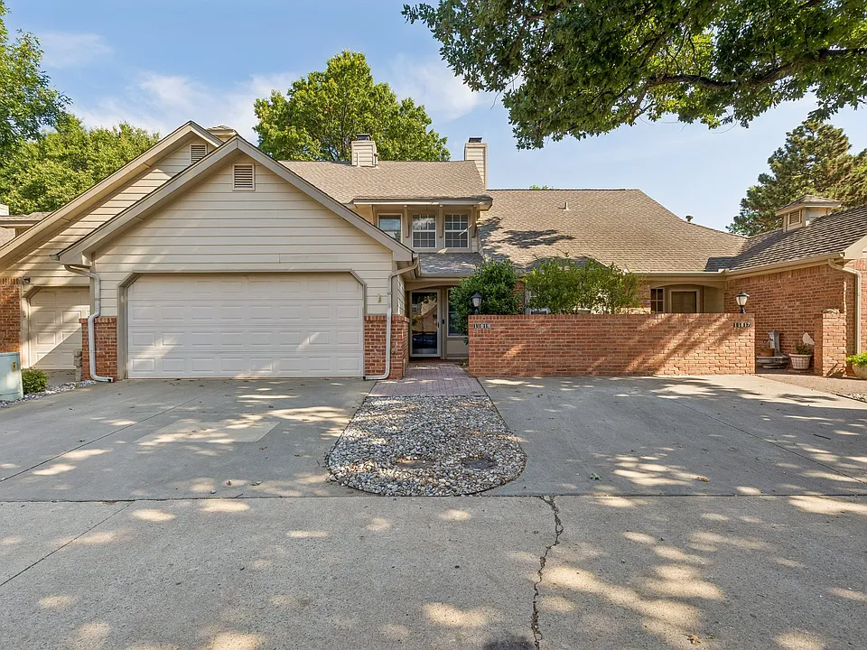 11819 Red Oak Way