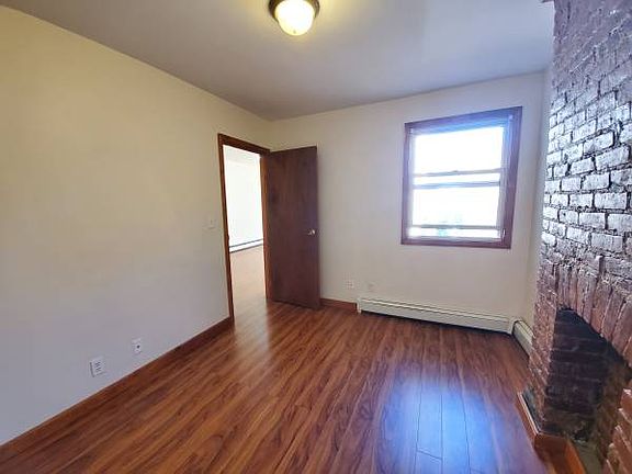 5th image of 273 18th St APT 1