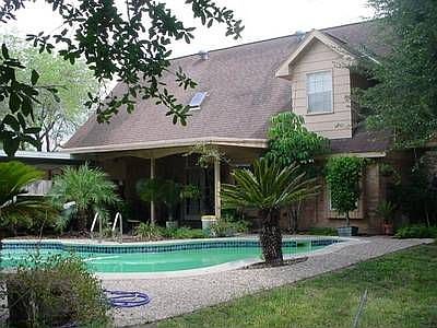 3rd image of 723 Sam Houston Blvd