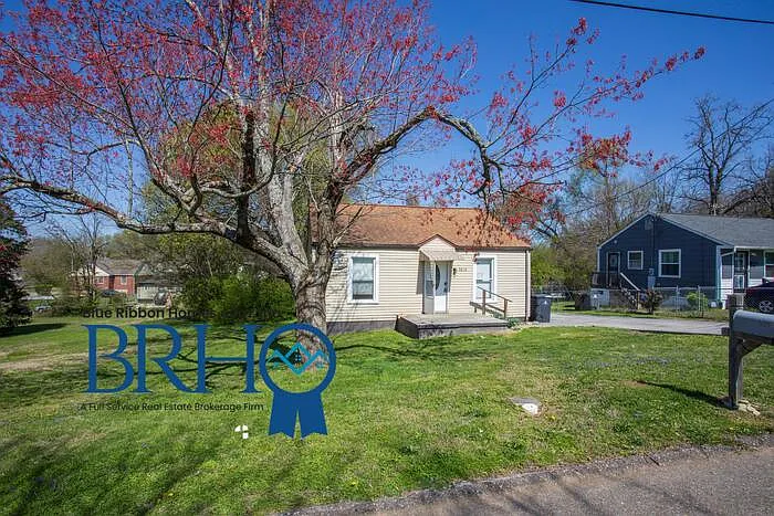 2 bed, 1.0 bath, 758 sqft, $1,550 — Photo 3