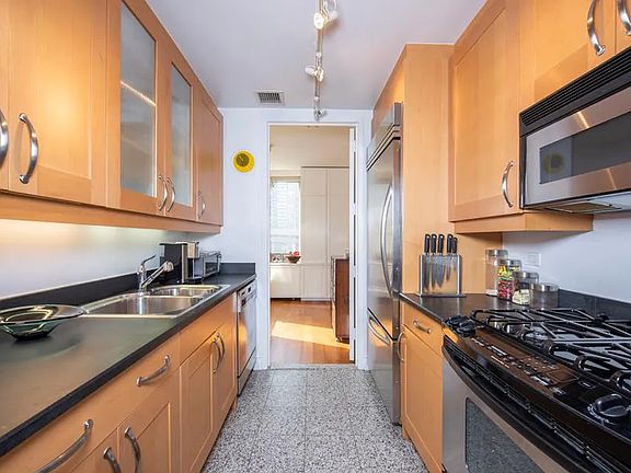 4th image of 401 E 60th St APT 6A