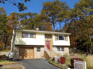 25 Elm Tree Rd, Highland Lakes, NJ 07422