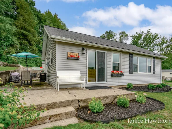 4169 S Shore Dr, Delton, MI 49046