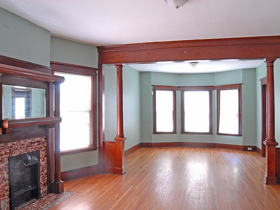 5th image of 132 Blaine Ave