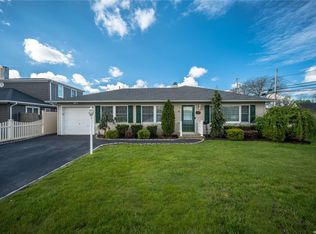 3454 Roanoke St, Seaford, NY 11783
