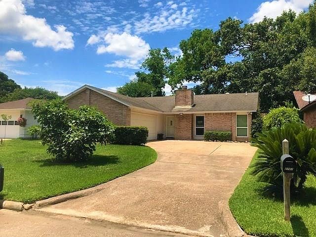 Welcome home! This one story home in Sherwood Trails is calling your name!