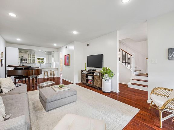 4th image of 604 Augusta Dr #604