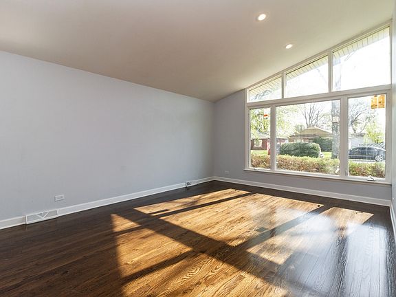 3rd image of 14842 Evans Ave