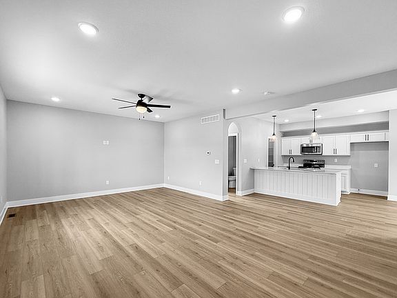 5th image of 320 Veterans Blvd
