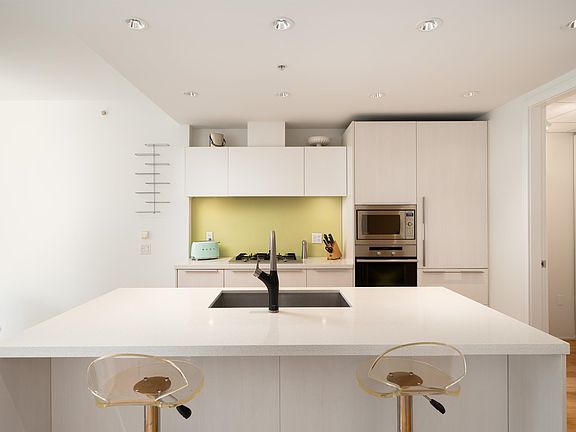 4th image of 1661 Ontario St #406