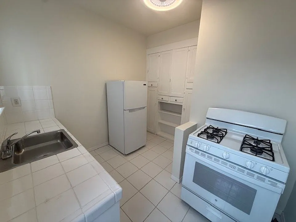 1819 E 4th St #11