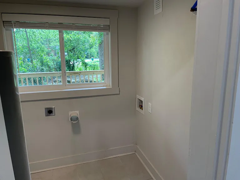 301 S Oak St — Photo 6