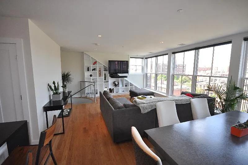 2 bed, 750 sqft, $4,700 — Photo 3