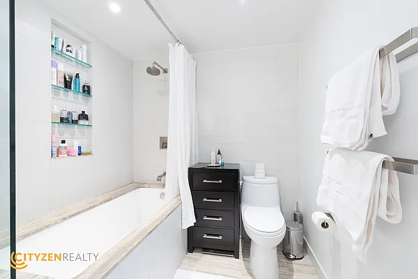 Rented by City Zen Realty | media 41