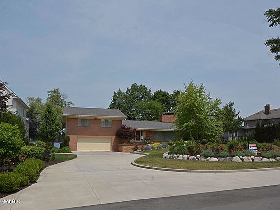 3rd image of 550 Country Club Dr