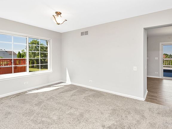 5th image of 496 Knoll Crest Dr