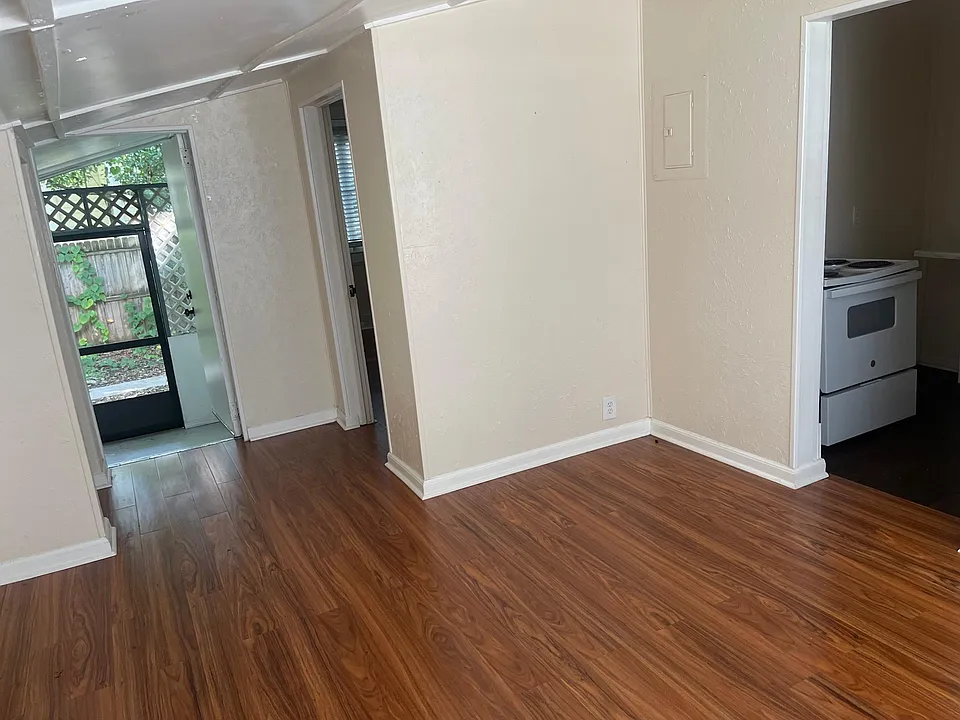 807 Woodward St #807