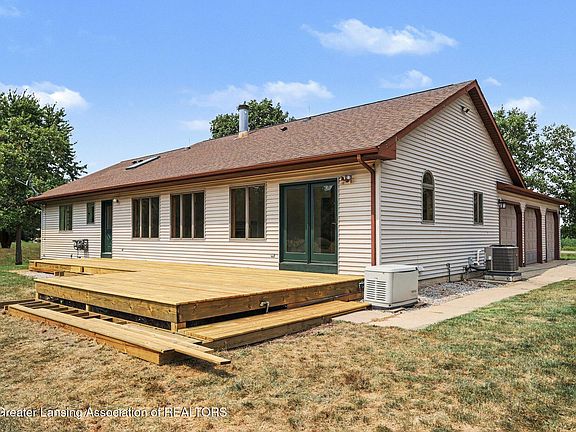4th image of 2145 Willoughby Rd