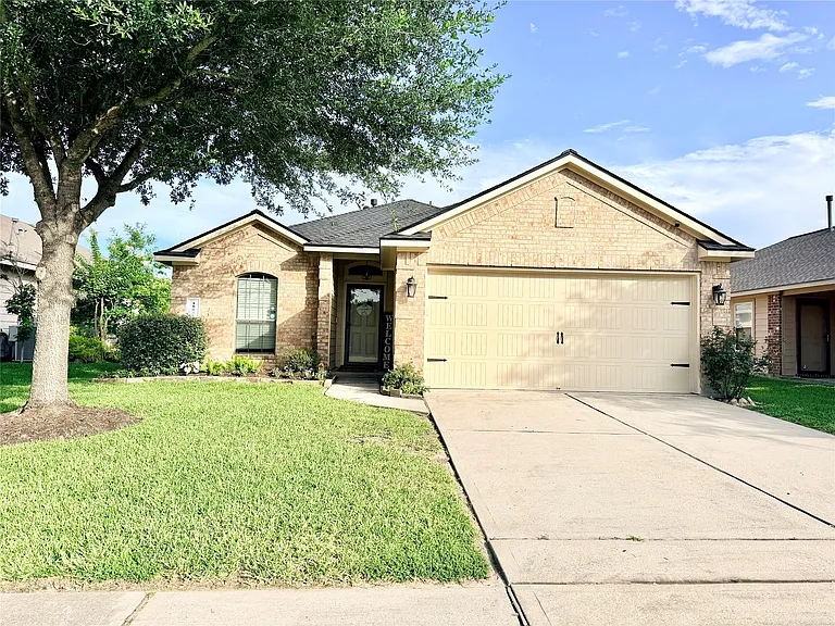 1807 Emerson Ridge Dr — Photo 1