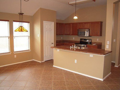 4th image of 348 Bayberry Dr
