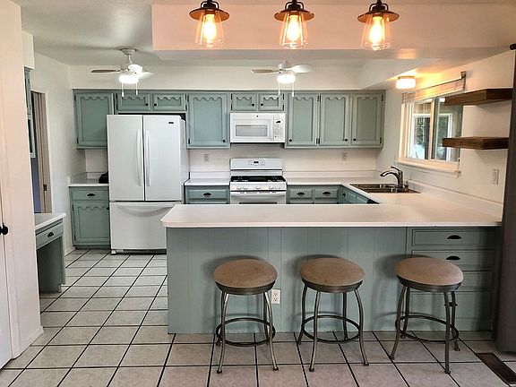 4th image of 10229 Karen Ave NE