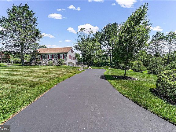 3rd image of 108 Mansion Dr