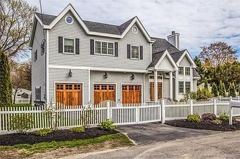 Front of house on Thrush Ave