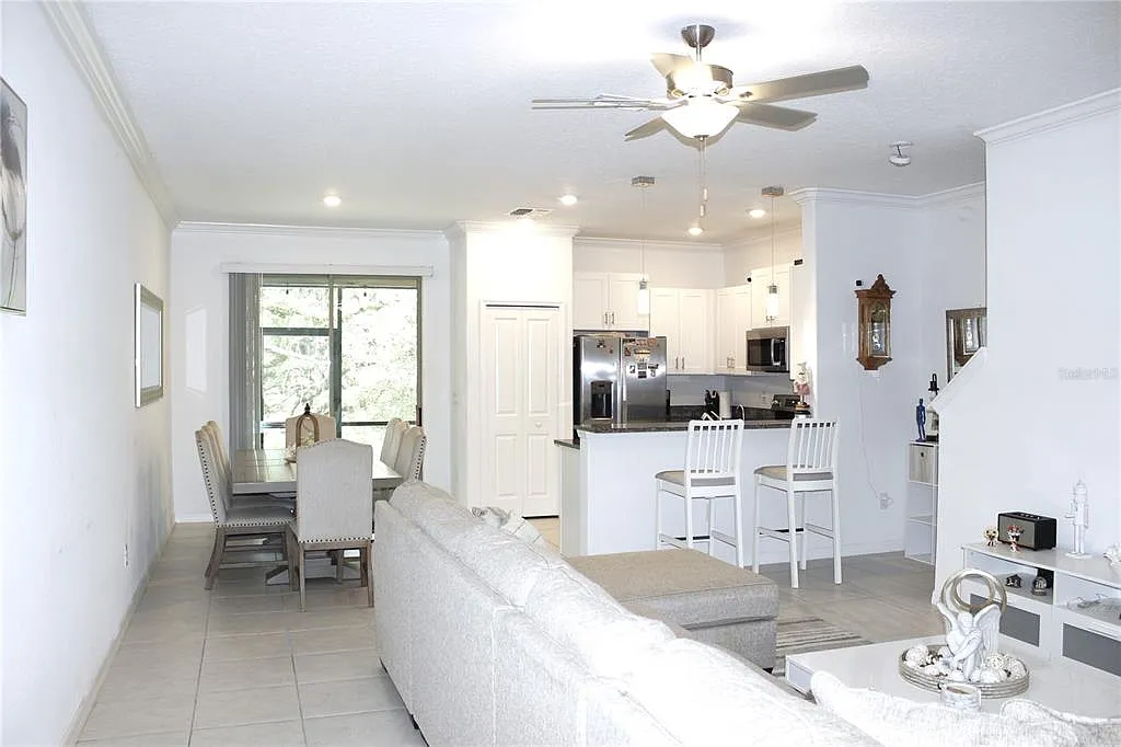 3 bed, 2.5 bath, 1666 sqft, $2,050 — Photo 4