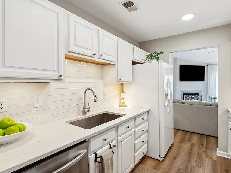 1477 Amanda Park Ln — Photo 6