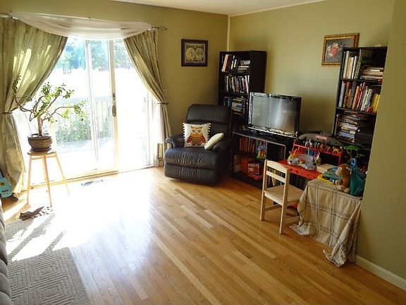 5th image of 836 Fox Hollow Dr #836