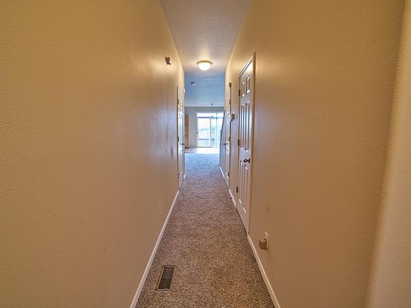 5th image of 542 SE Heathcliff Ln