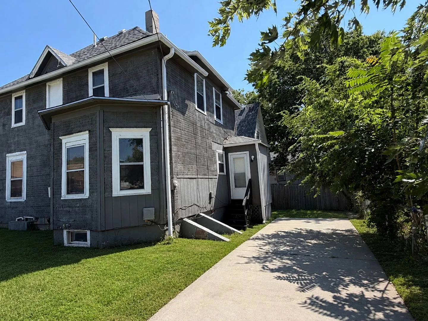 2523 Jones St — Photo 2