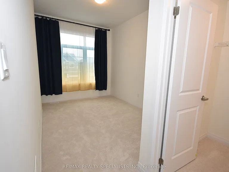 12 Velvet Way — Photo 23