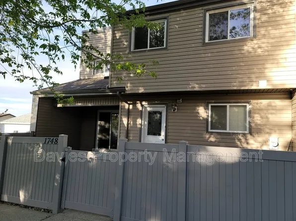 1748 Lakewood Road South NW, Edmonton, AB T6K 3B6
