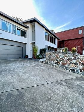 2nd image of 2101 9th Ave